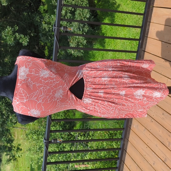 Floral Summer Dress - Picture 3 of 3